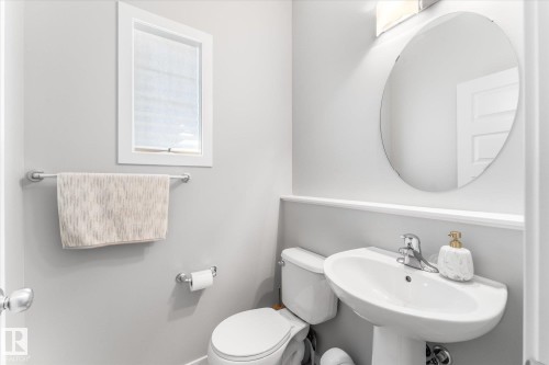 457 Orchards Boulevard Sw, Edmonton, AB - Indoor Photo Showing Bathroom