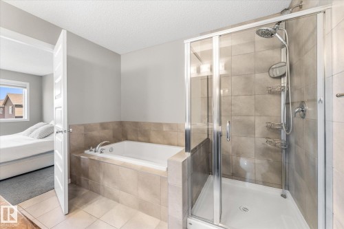 457 Orchards Boulevard Sw, Edmonton, AB - Indoor Photo Showing Bathroom