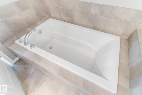457 Orchards Boulevard Sw, Edmonton, AB - Indoor Photo Showing Bathroom