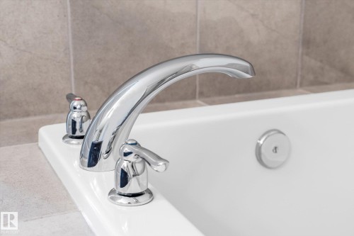 457 Orchards Boulevard Sw, Edmonton, AB - Indoor Photo Showing Bathroom