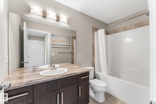 457 Orchards Boulevard Sw, Edmonton, AB - Indoor Photo Showing Bathroom