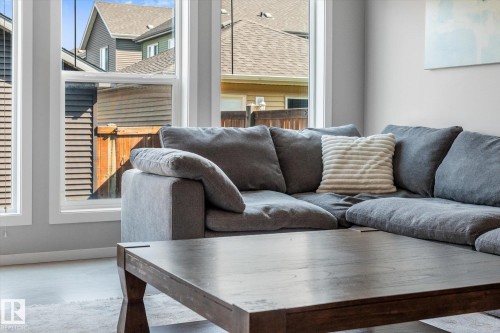 457 Orchards Boulevard Sw, Edmonton, AB - Indoor Photo Showing Living Room