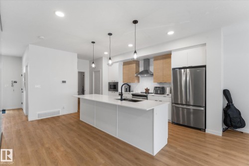 3906 5 Avenue Sw, Edmonton, AB - Indoor Photo Showing Kitchen With Upgraded Kitchen