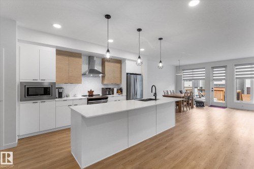 3906 5 Avenue Sw, Edmonton, AB - Indoor Photo Showing Kitchen With Upgraded Kitchen