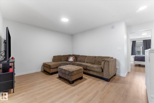 3906 5 Avenue Sw, Edmonton, AB - Indoor