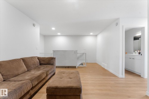 3906 5 Avenue Sw, Edmonton, AB - Indoor