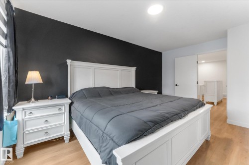 3906 5 Avenue Sw, Edmonton, AB - Indoor Photo Showing Bedroom