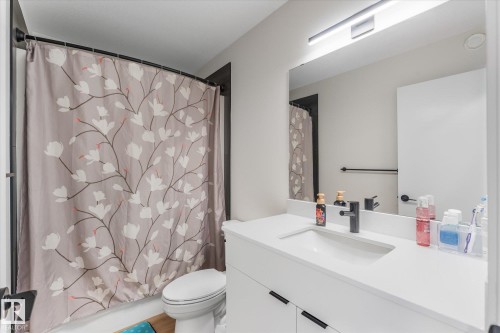 3906 5 Avenue Sw, Edmonton, AB - Indoor Photo Showing Bathroom