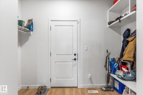 3906 5 Avenue Sw, Edmonton, AB - Indoor