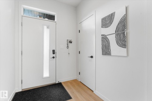 3906 5 Avenue Sw, Edmonton, AB - Indoor Photo Showing Other Room