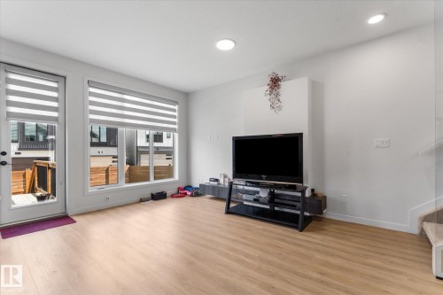 3906 5 Avenue Sw, Edmonton, AB - Indoor Photo Showing Other Room