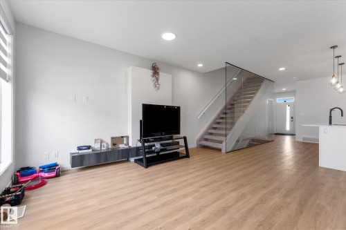 3906 5 Avenue Sw, Edmonton, AB - Indoor