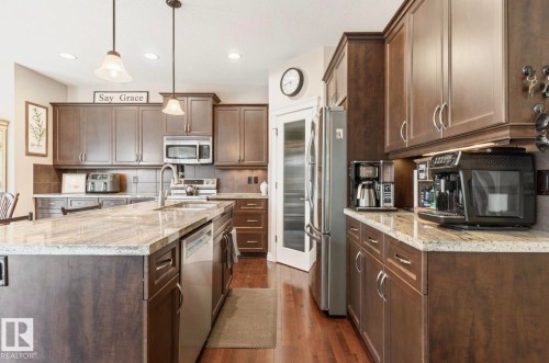 22 Voleta Crest, Spruce Grove, AB - Indoor Photo Showing Kitchen With Stainless Steel Kitchen With Double Sink With Upgraded Kitchen