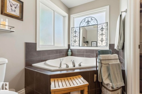 22 Voleta Crest, Spruce Grove, AB - Indoor Photo Showing Bathroom