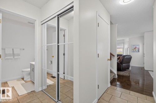 #23 3520 60 St Nw, Edmonton, AB - Indoor
