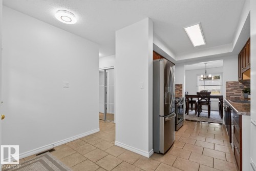 #23 3520 60 St Nw, Edmonton, AB - Indoor Photo Showing Kitchen
