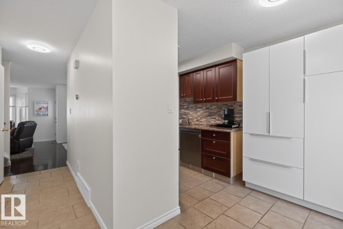 #23 3520 60 St Nw, Edmonton, AB - Indoor