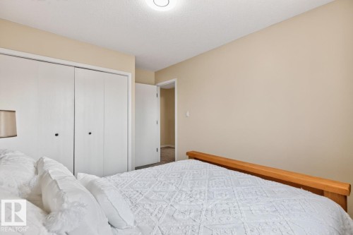 #23 3520 60 St Nw, Edmonton, AB - Indoor Photo Showing Bedroom
