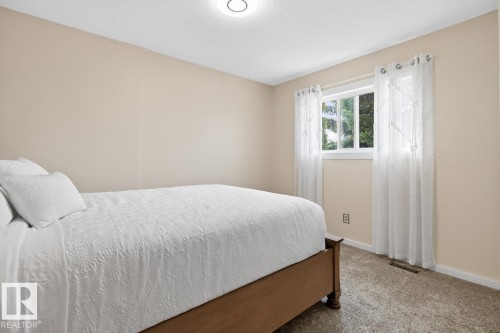 #23 3520 60 St Nw, Edmonton, AB - Indoor Photo Showing Bedroom