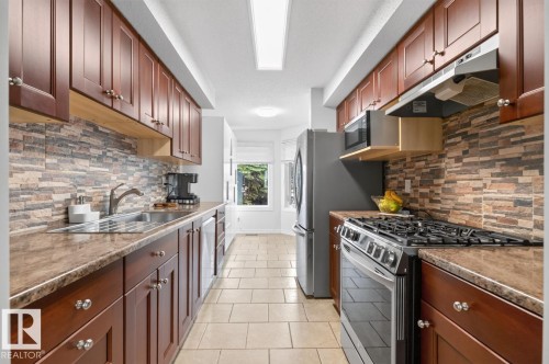#23 3520 60 St Nw, Edmonton, AB - Indoor Photo Showing Kitchen