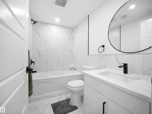 19066 20A Avenue Nw, Edmonton, AB - Indoor Photo Showing Bathroom