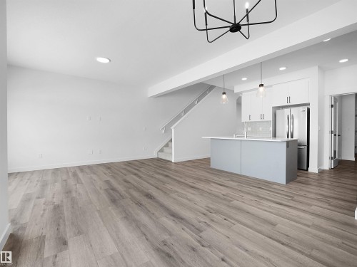19066 20A Avenue Nw, Edmonton, AB - Indoor Photo Showing Kitchen