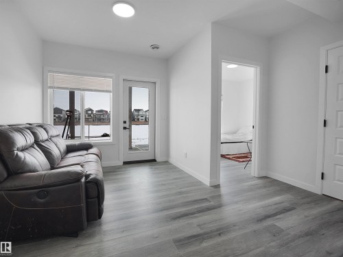 19066 20A Avenue Nw, Edmonton, AB - Indoor Photo Showing Living Room