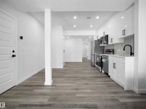 19066 20A Avenue Nw, Edmonton, AB - Indoor Photo Showing Kitchen