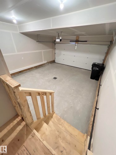 19066 20A Avenue Nw, Edmonton, AB - Indoor Photo Showing Garage