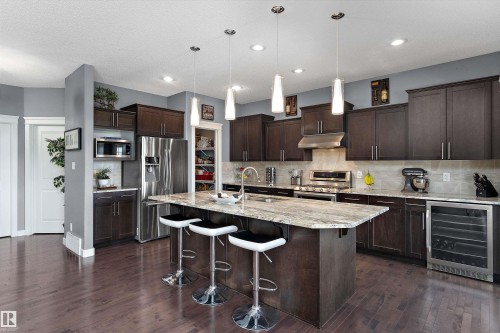 1708 32 Street Nw, Edmonton, AB - Indoor Photo Showing Kitchen With Upgraded Kitchen