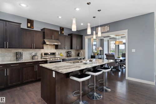 1708 32 Street Nw, Edmonton, AB - Indoor Photo Showing Kitchen With Upgraded Kitchen