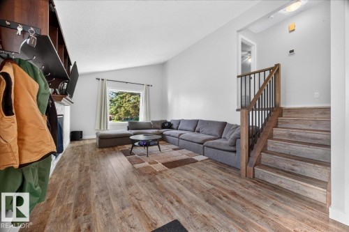 39 Mcnabb Crescent, Stony Plain, AB - Indoor Photo Showing Living Room