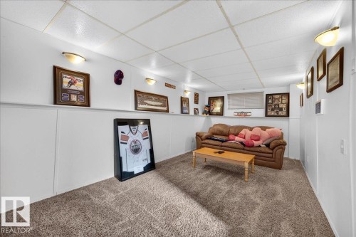39 Mcnabb Crescent, Stony Plain, AB - Indoor Photo Showing Other Room