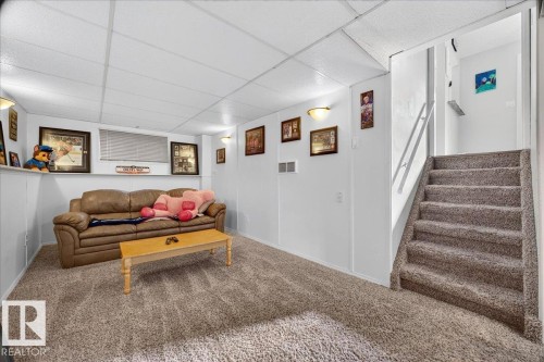 39 Mcnabb Crescent, Stony Plain, AB - Indoor Photo Showing Other Room