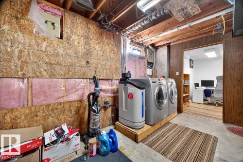39 Mcnabb Crescent, Stony Plain, AB - Indoor Photo Showing Laundry Room