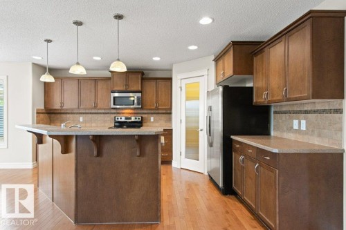 1636 Westerra Avenue, Stony Plain, AB - Indoor Photo Showing Kitchen With Upgraded Kitchen