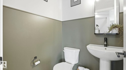 #80 804 Welsh Dr Sw, Edmonton, AB - Indoor Photo Showing Bathroom