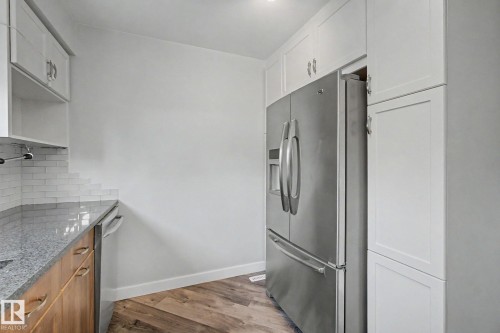 5142 106A Street Nw, Edmonton, AB - Indoor Photo Showing Kitchen