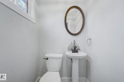 5142 106A Street Nw, Edmonton, AB - Indoor Photo Showing Bathroom