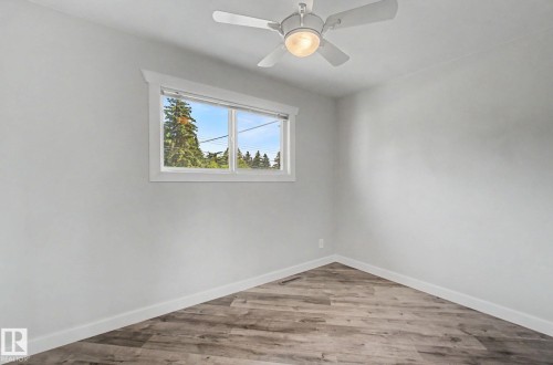 5142 106A Street Nw, Edmonton, AB - Indoor Photo Showing Other Room
