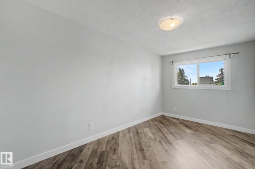 5142 106A Street Nw, Edmonton, AB - Indoor Photo Showing Other Room