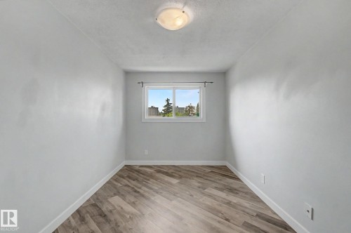 5142 106A Street Nw, Edmonton, AB - Indoor Photo Showing Other Room