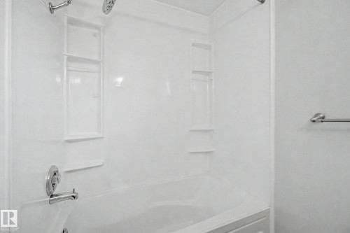5142 106A Street Nw, Edmonton, AB - Indoor Photo Showing Bathroom