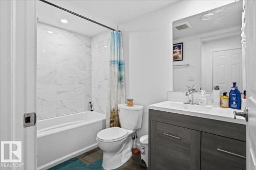 7633 Koruluk Place Sw, Edmonton, AB - Indoor Photo Showing Bathroom