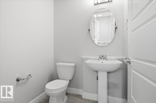 7633 Koruluk Place Sw, Edmonton, AB - Indoor Photo Showing Bathroom