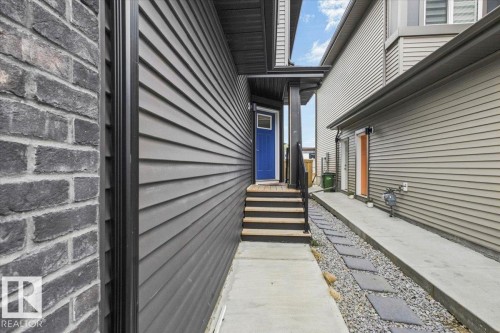 7633 Koruluk Place Sw, Edmonton, AB - Outdoor