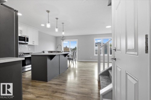 7633 Koruluk Place Sw, Edmonton, AB - Indoor Photo Showing Kitchen With Upgraded Kitchen