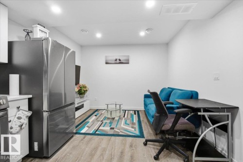 7633 Koruluk Place Sw, Edmonton, AB - Indoor