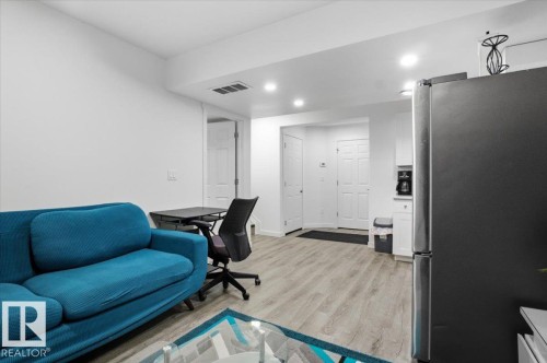 7633 Koruluk Place Sw, Edmonton, AB - Indoor
