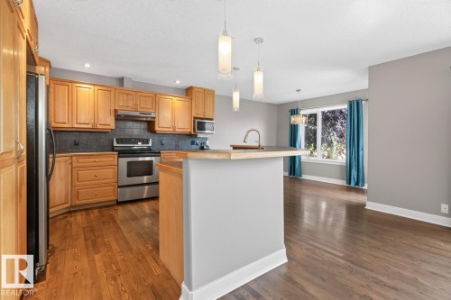 18 Cascade Crescent, Sherwood Park, AB - Indoor Photo Showing Kitchen